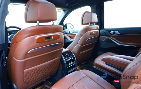 2023 BMW X7 xDrive40I z USA, uszkodzony, nr VIN 5UX23EM04P9RR2231